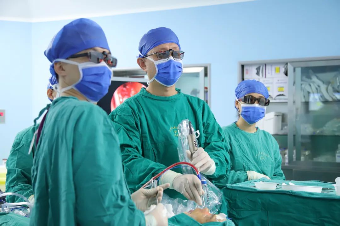 小妲己直播app
开展广西首台3D立体三维鼻内镜微创外科手术