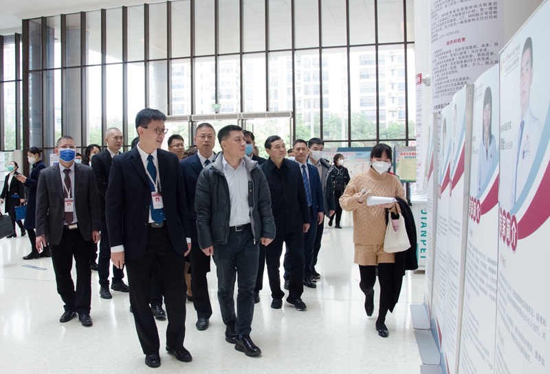 国家发展改革委社会司副司长孙志诚一行到小妲己直播app
（自治区人民医院东院）调研