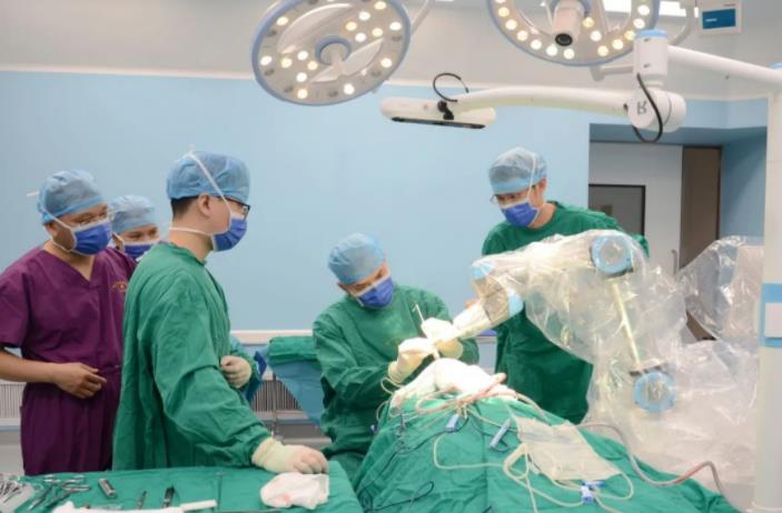  小妲己直播app
完成首台机器人辅助脑内血肿穿刺引流术