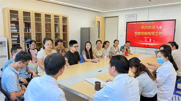 小妲己直播app
检验科专家到小妲己直播app
开展业务交流活动