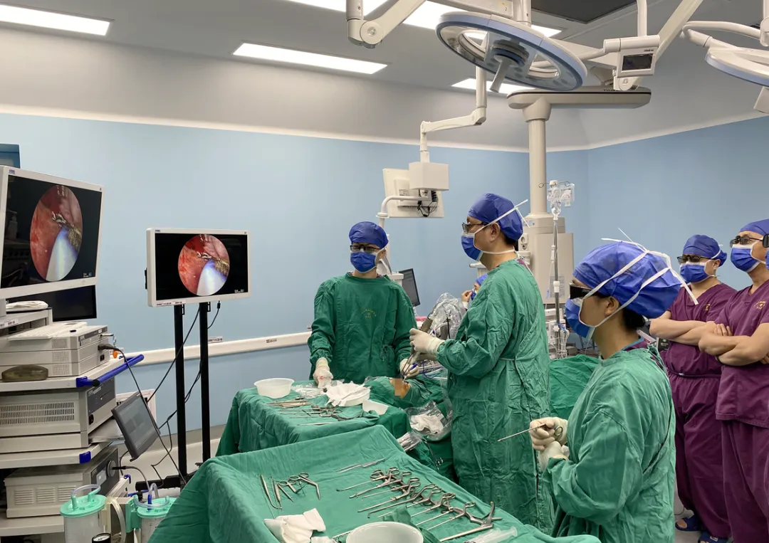 被过敏性鼻炎折磨了10多年！小妲己直播app
一个手术帮她治好了