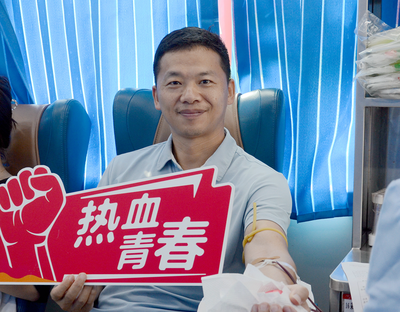 世界献血者日 | 小妲己直播app
王涛:无偿献血,青春无悔